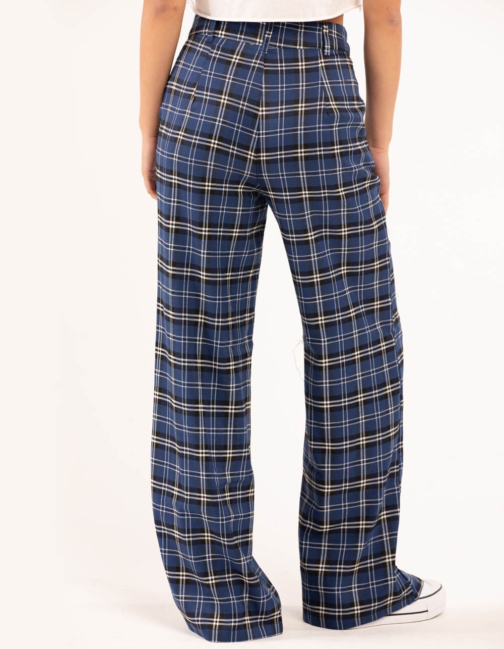 Plaid Pants In The Summer | Carolina Pinglo