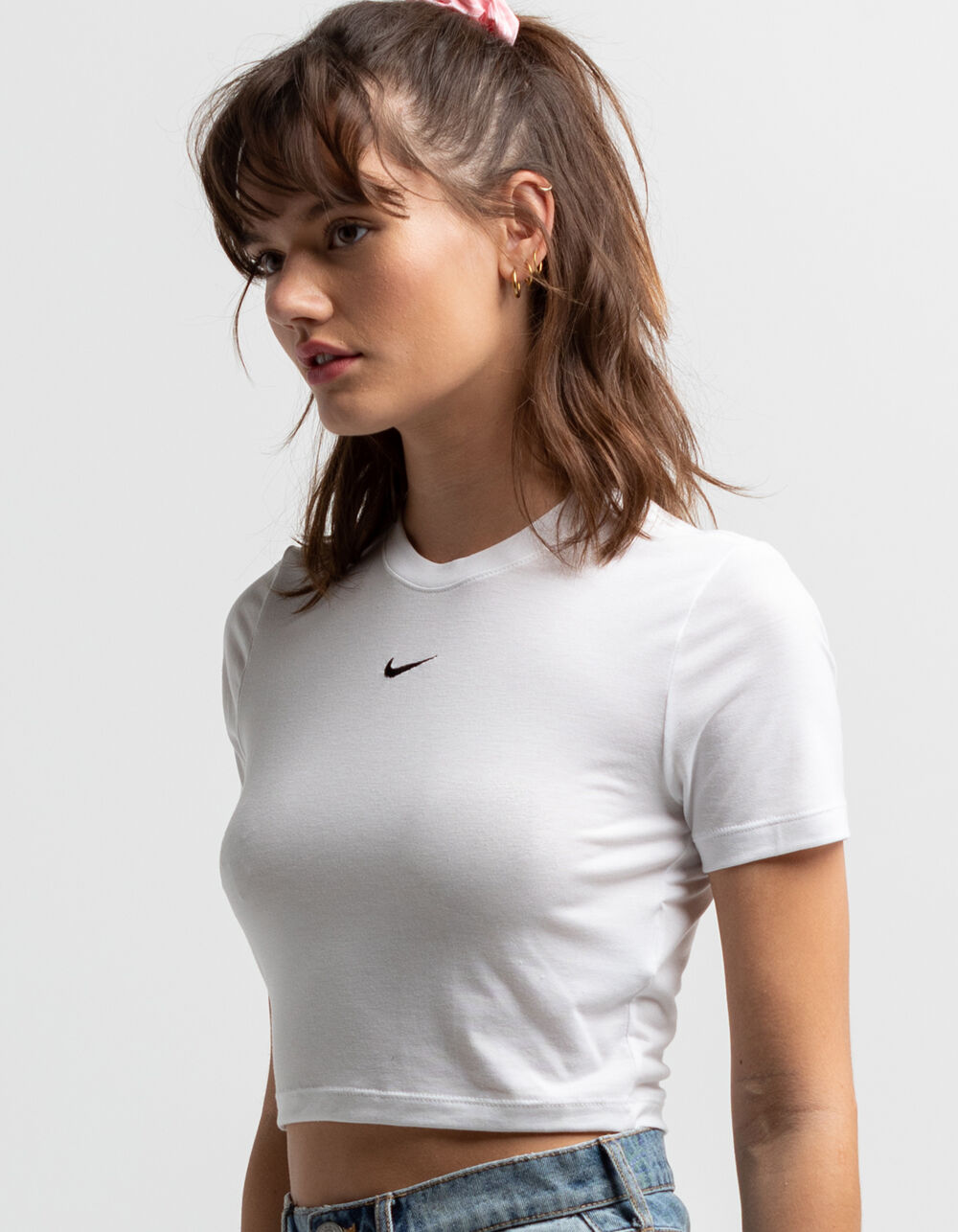 Nike Sportswear Essential Women's Slim-fit Crop T-Shirt. Nike MY
