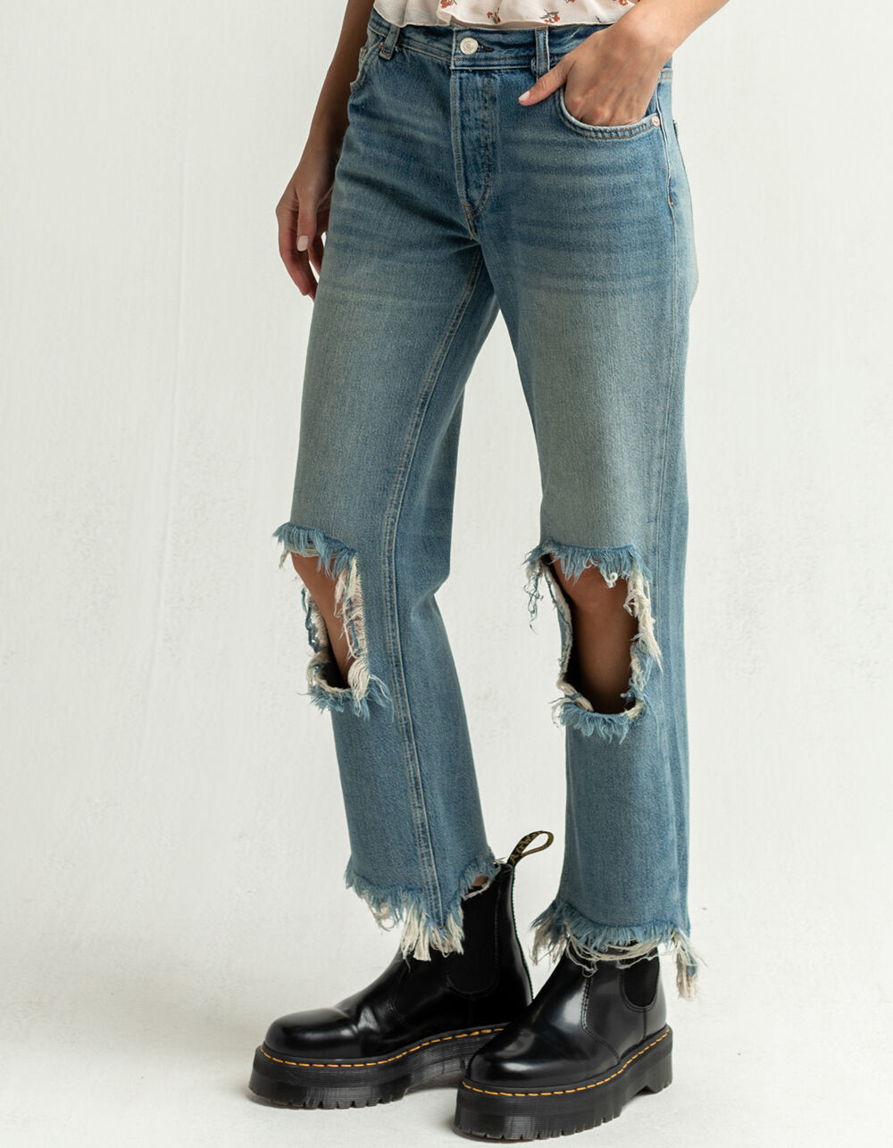 Free People Women's Maggie Straight Leg Jeans : : Clothing, Shoes  & Accessories