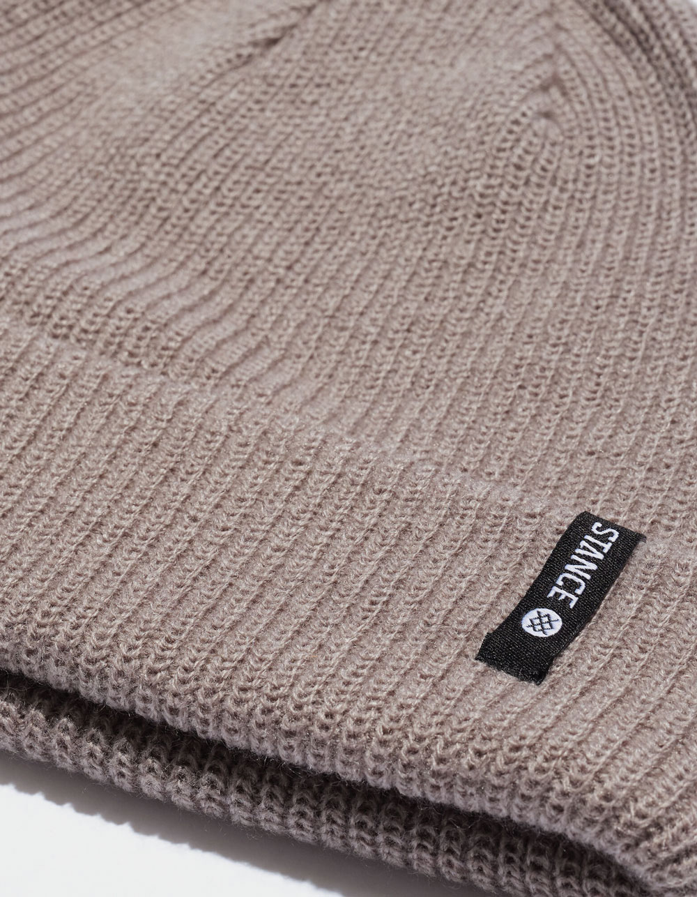 STANCE Icon 2 Beanie là một mũ len thời trang và tiện dụng. Với kiểu dáng đẹp mắt và chất lượng tốt, sản phẩm sẽ mang đến cho bạn sự ấm áp và phong cách. Hãy cùng xem hình ảnh để tìm hiểu thêm về chi tiết sản phẩm và cách mix đồ để tạo nên phong cách cá tính của riêng bạn.