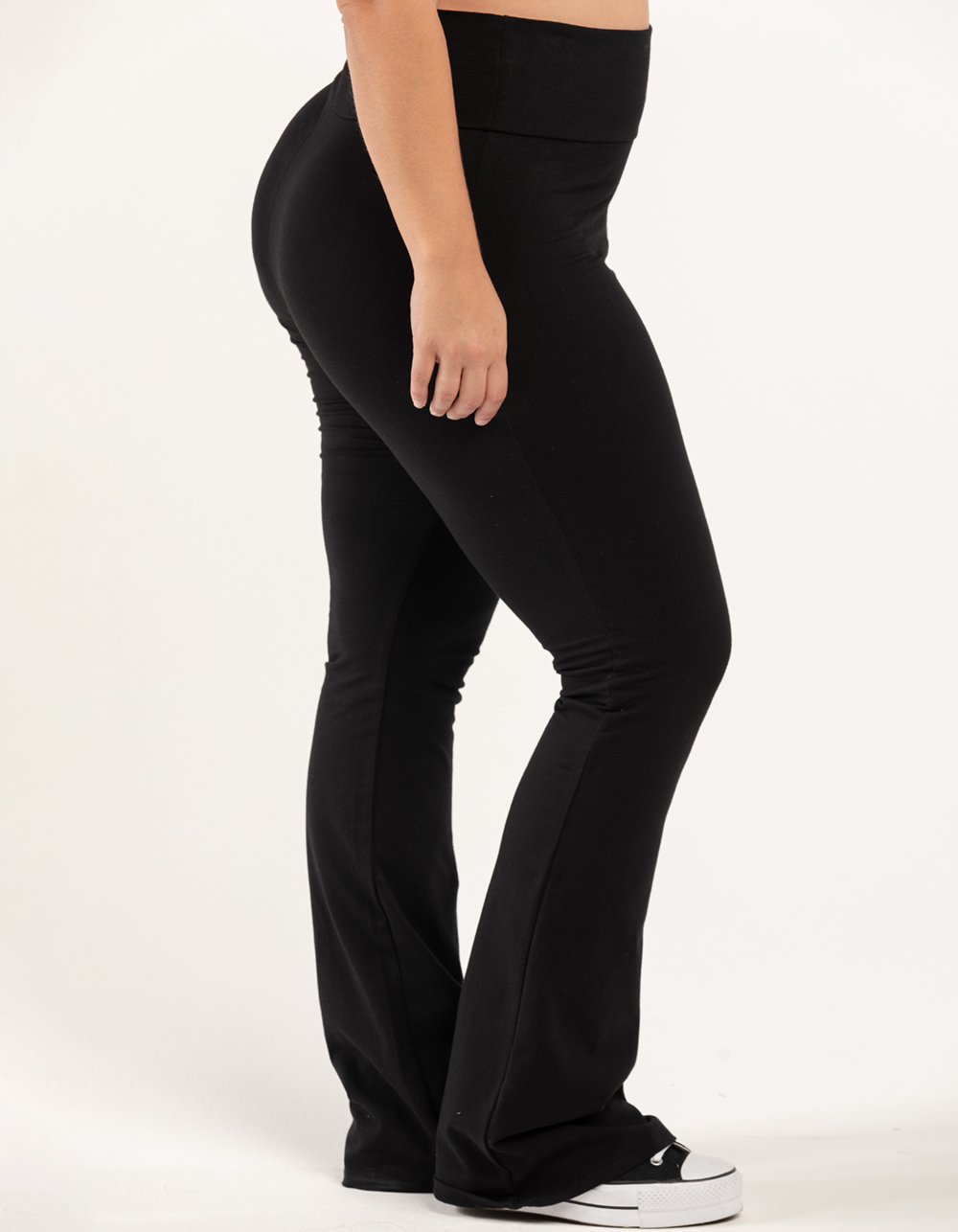 how to style black flare leggings!! 🌞😻 #nowplaying #blackflaredleggi