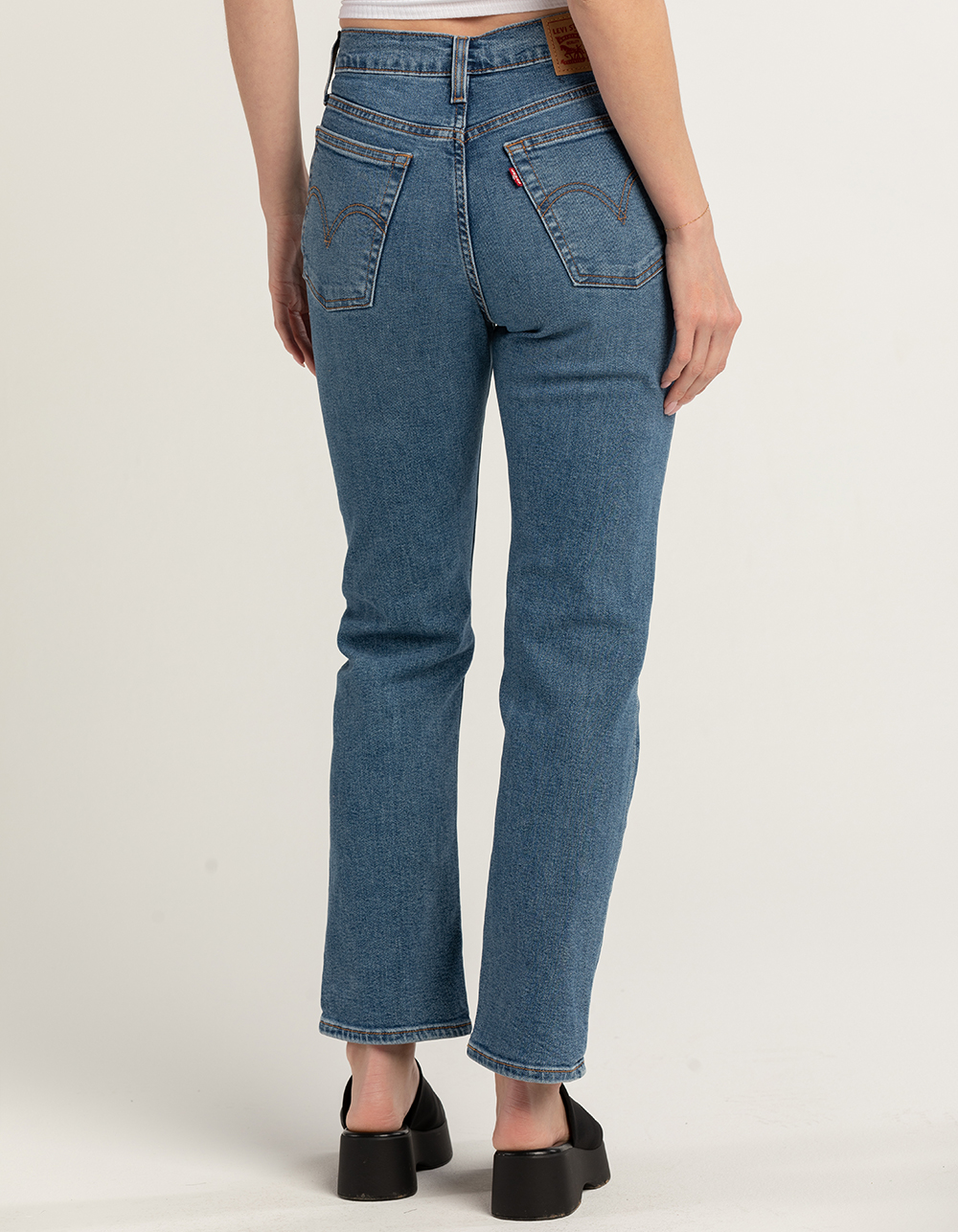 Levi's Wedgie fit: a review (and a love affair)  Levi jeans women,  Straight jeans outfit, Levis wedgie jeans