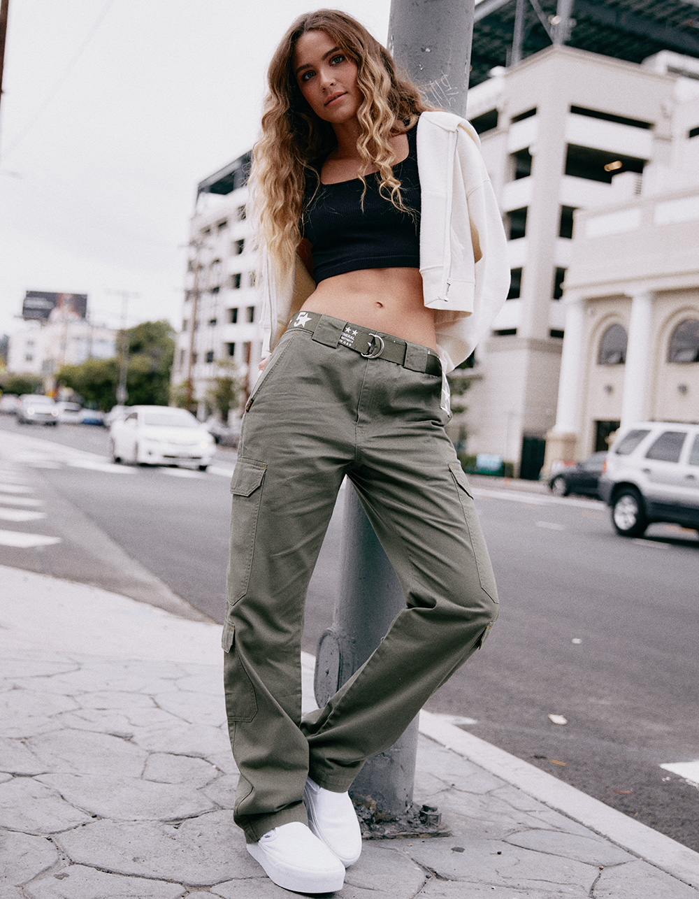 These 7 pants styles will be a welcome addition to any wardrobe in 2023 |  Vogue France