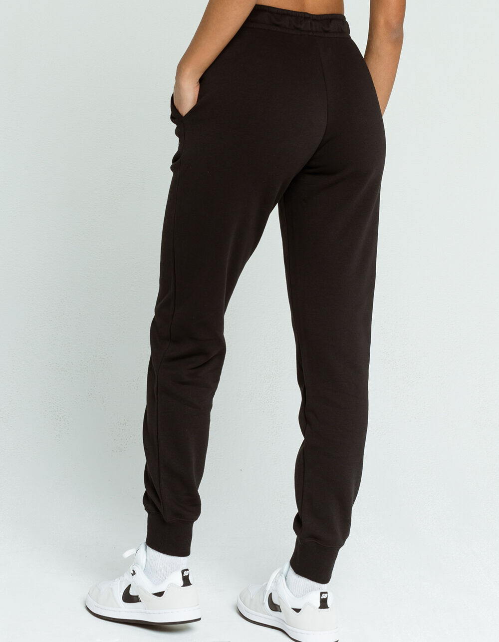 presentar Salida hacia gemelo NIKE Sportswear Essential Womens Slim Jogger Sweatpants - BLACK | Tillys