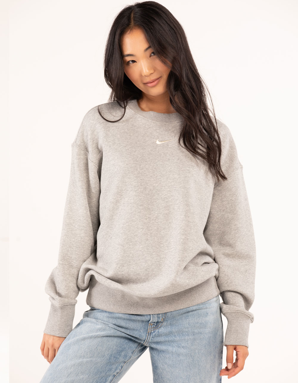 Nike Sportswear Phoenix Fleece Women's Oversized Crew-Neck Logo Sweatshirt  (Plus Size)